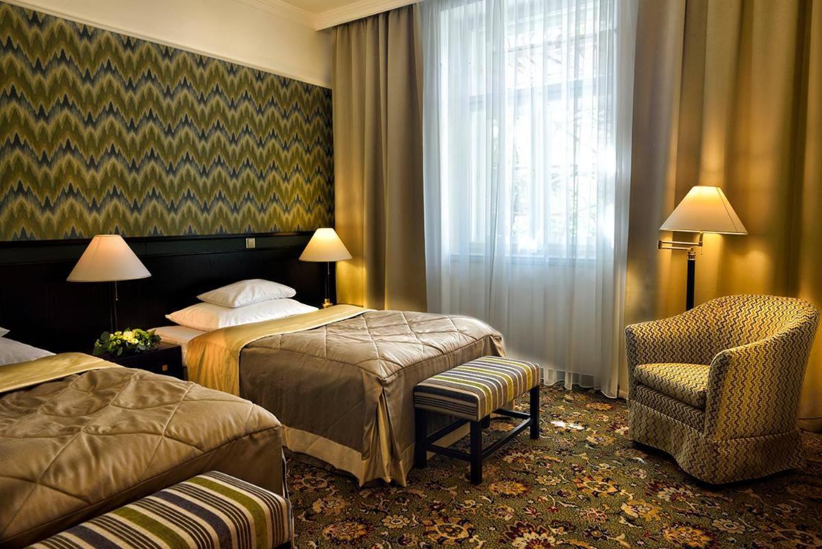 Hotel Savoy Прага Екстериор снимка